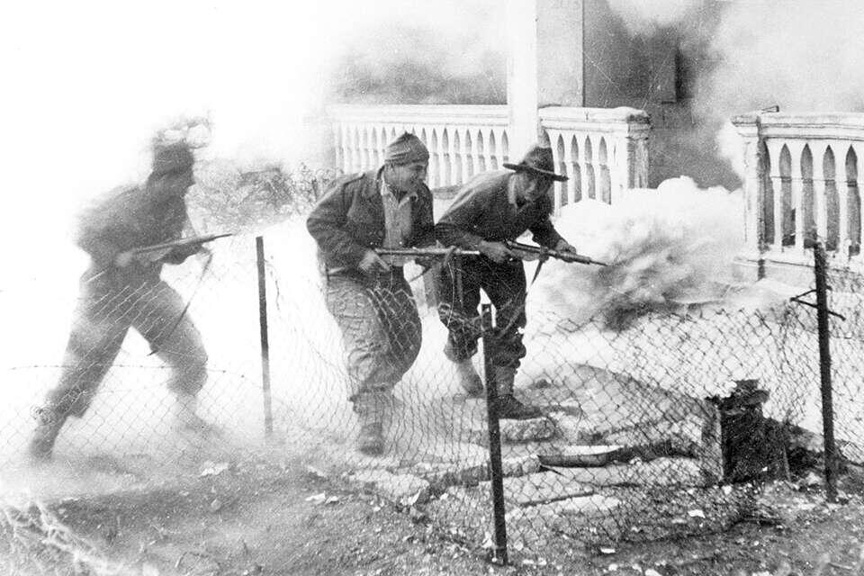 Боевики Пальмаха (евреи) атакуют монастырь Святого Симона в Иерусалиме. Апрель 1948 г., фото: ..