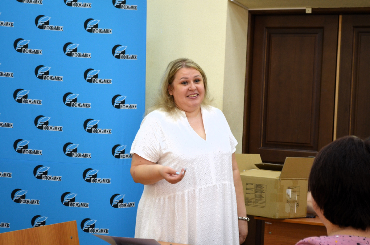 Старший преподаватель кафедры теории языка и русского языка Института филологии, журналистики и межкультурной коммуникации Южного федерального университета Наталья Белик.