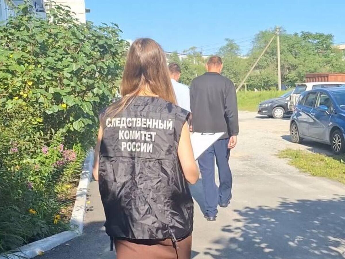    Сотрудники СК России проводят проверку показаний возле места преступления в Приморском крае© Фото : Следком Приморья/Telegram
