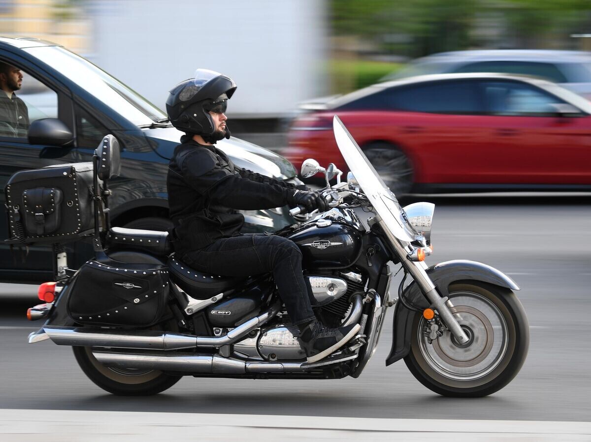    Мотоциклист на одной из улиц Москвы© РИА Новости / Кирилл Каллиников