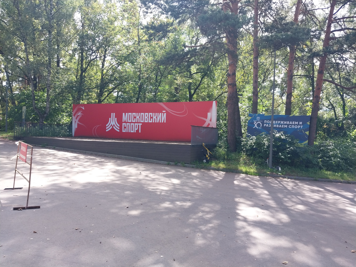 Так как живу не далеко, использую описываемый маршрут как тренировочный. На маршруте есть затяжные подьемы и стремительные спуски. Дорога асфальтированное покрытие. Новая.