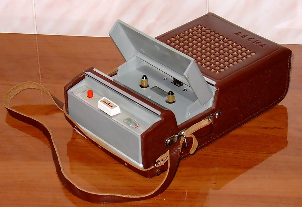    «Десна-1» — первый советский кассетный магнитофон, 1969 г. Admin
