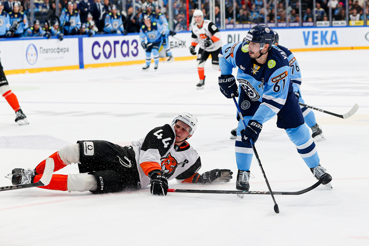    В матче против хабаровского «Амура» ворота «Сибири» поражали исключительно ее бывшие хоккеисты. Фото пресс-службы ХК «Сибирь»