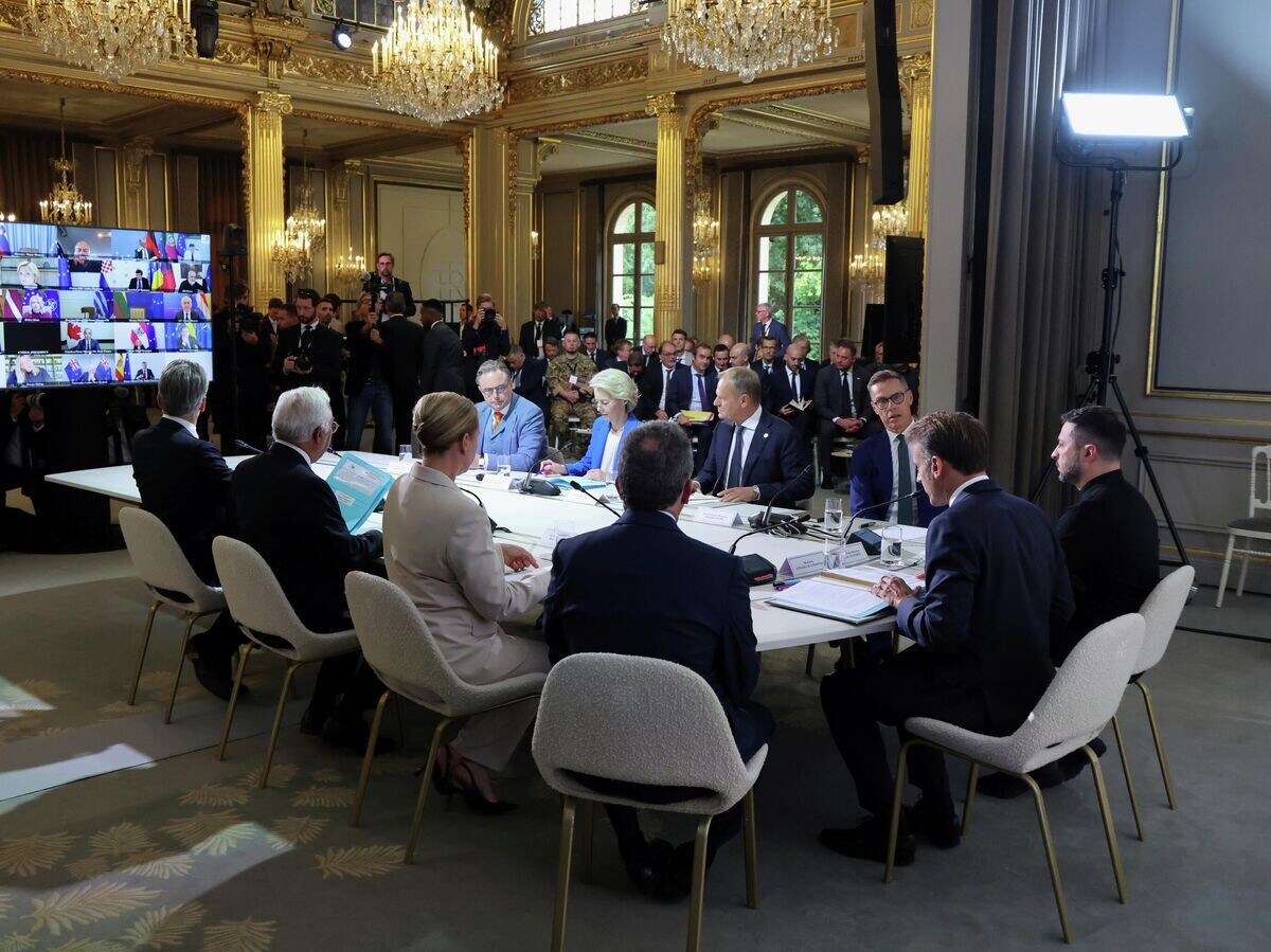   Встреча "коалиции желающих" в Париже© AP Photo / Ludovic Marin