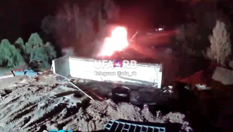   Машина вспыхнула в Башкирии. Источник: "Инцидент Башкортостан"