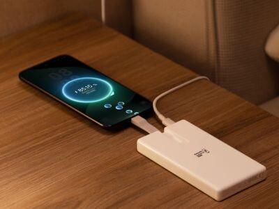    HUAWEI выпустила компактный 100-ваттный пауэрбанк со встроенным кабелем