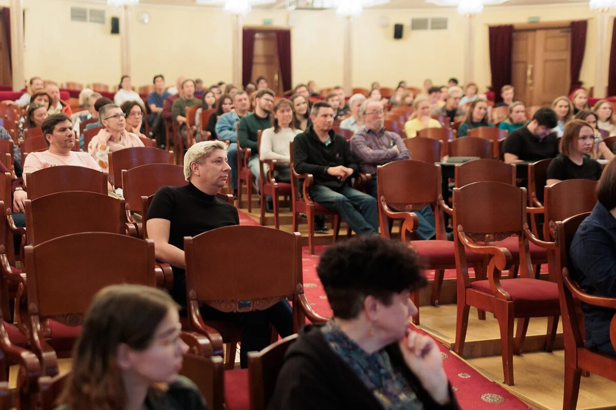    На встрече коллектива Музыкального театра. Хореограф Кирилл Симонов. Фото: «Республика» / Михаил Никитин