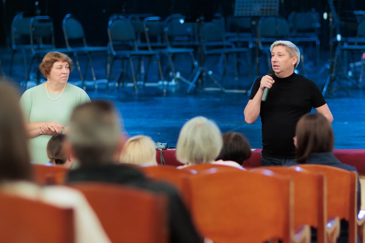 Директор театра Елена Ларионова и художественный руководитель балетной труппы Кирилл Симонов. Фото: «Республика» / Михаил Никитин  📷
