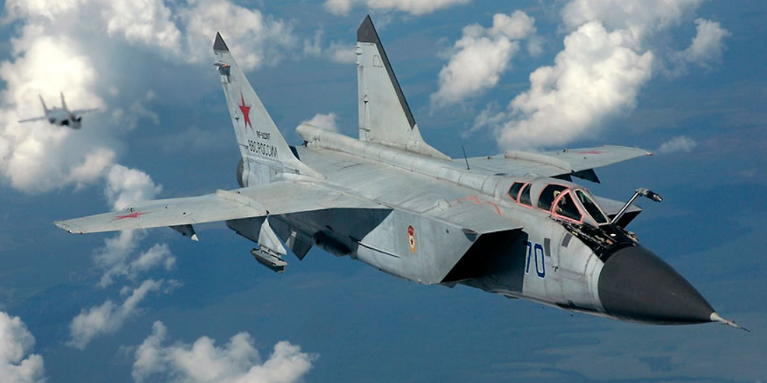 Почему военные самолеты окрашены в серый цвет: от ярких ливрей к скрытности