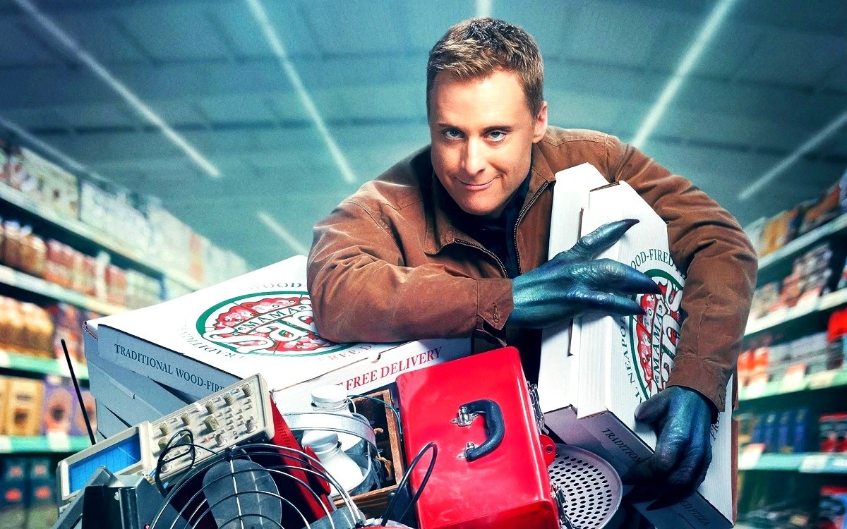 Постер, конечно, льстит Алану Тьюдику. В самом сериале он выглядит гораздо старше и "потрёпаннее". 