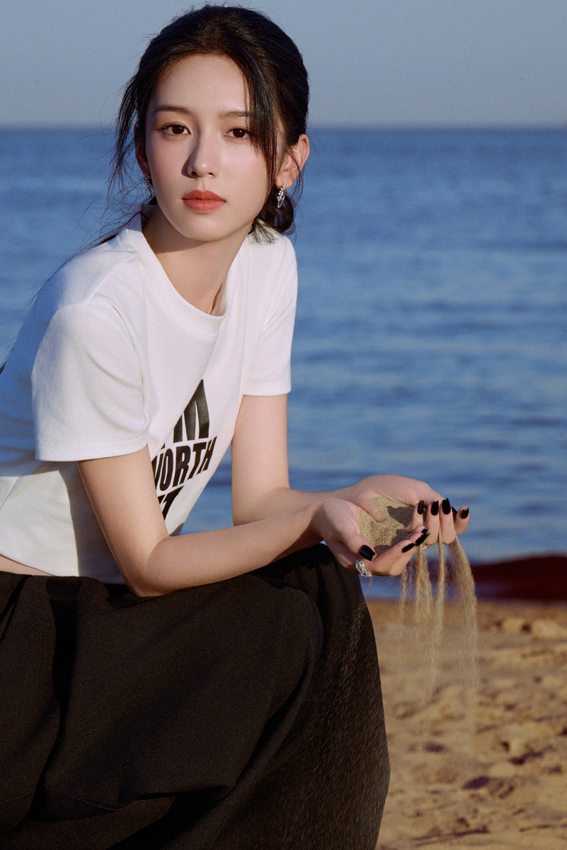 Актриса Чжоу Е