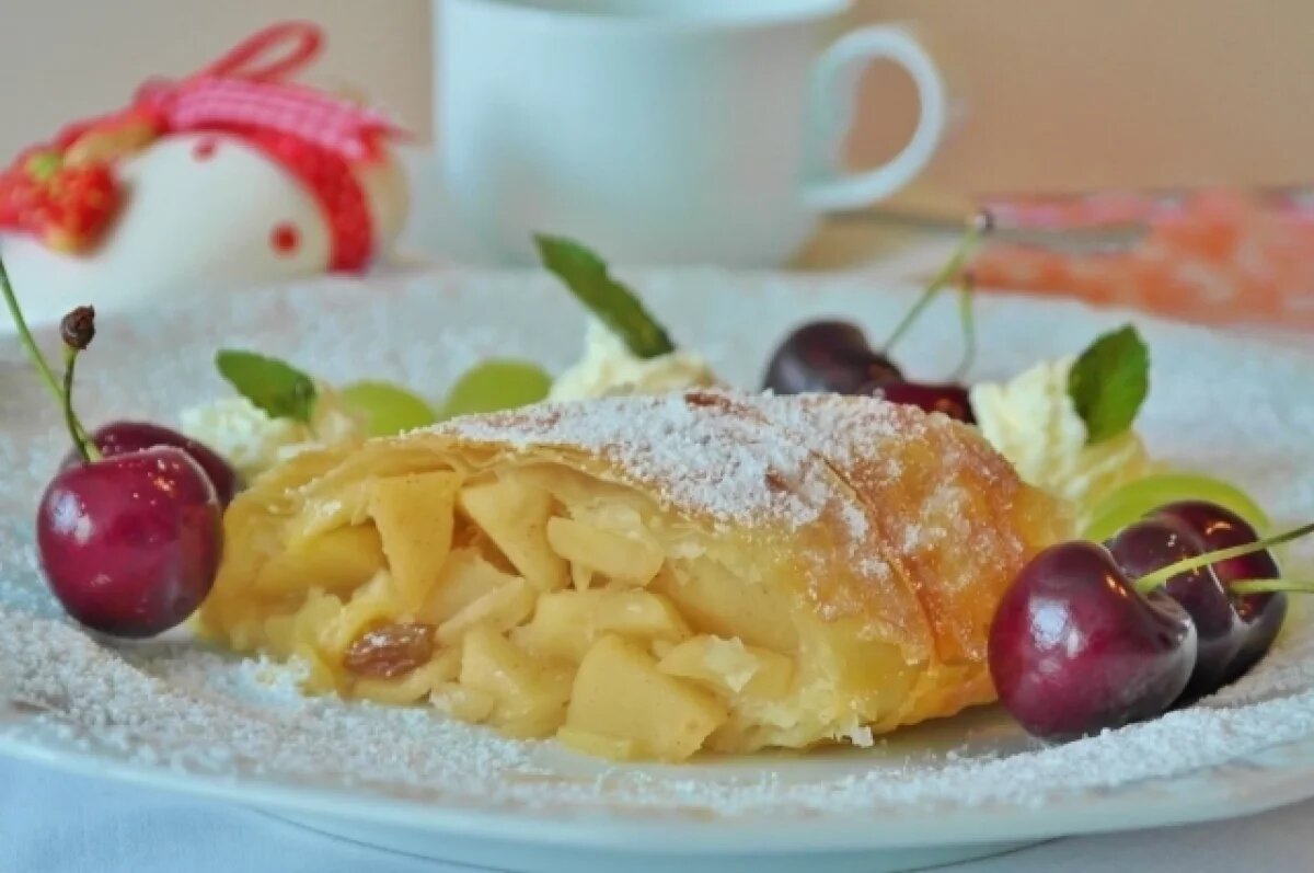    В Хорватии сделали цепочку из 9 тысяч штруделей длиной 3 километра