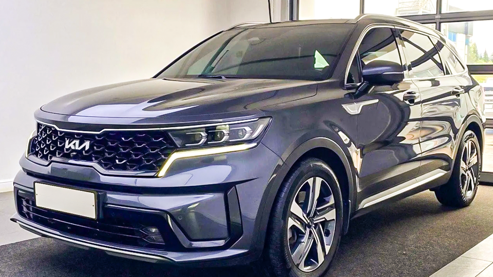 Нашел в продаже новый Kia Sorento по цене Лады Весты. Реально ли в 2025 году купить корейский кроссовер за подобную цену? Проверил и делюсь