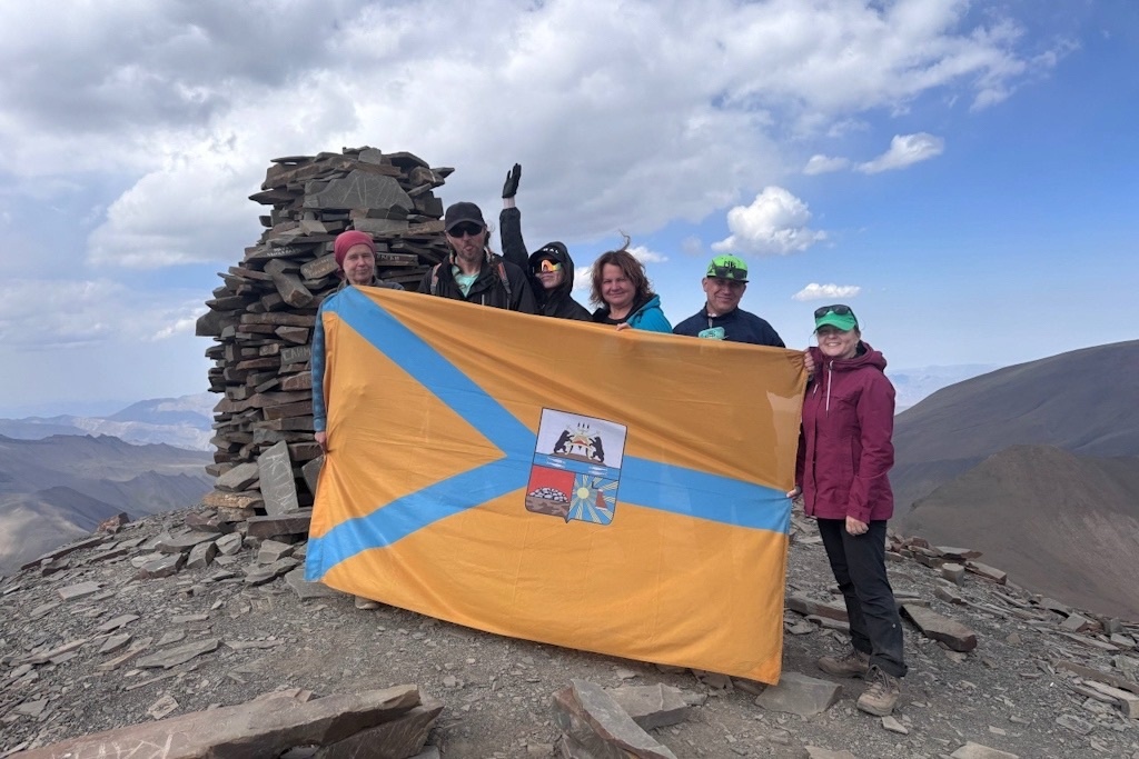    Пятеро череповчан поднялись на вершину горы Пабаку в Дагестане высотой 3997 метров.