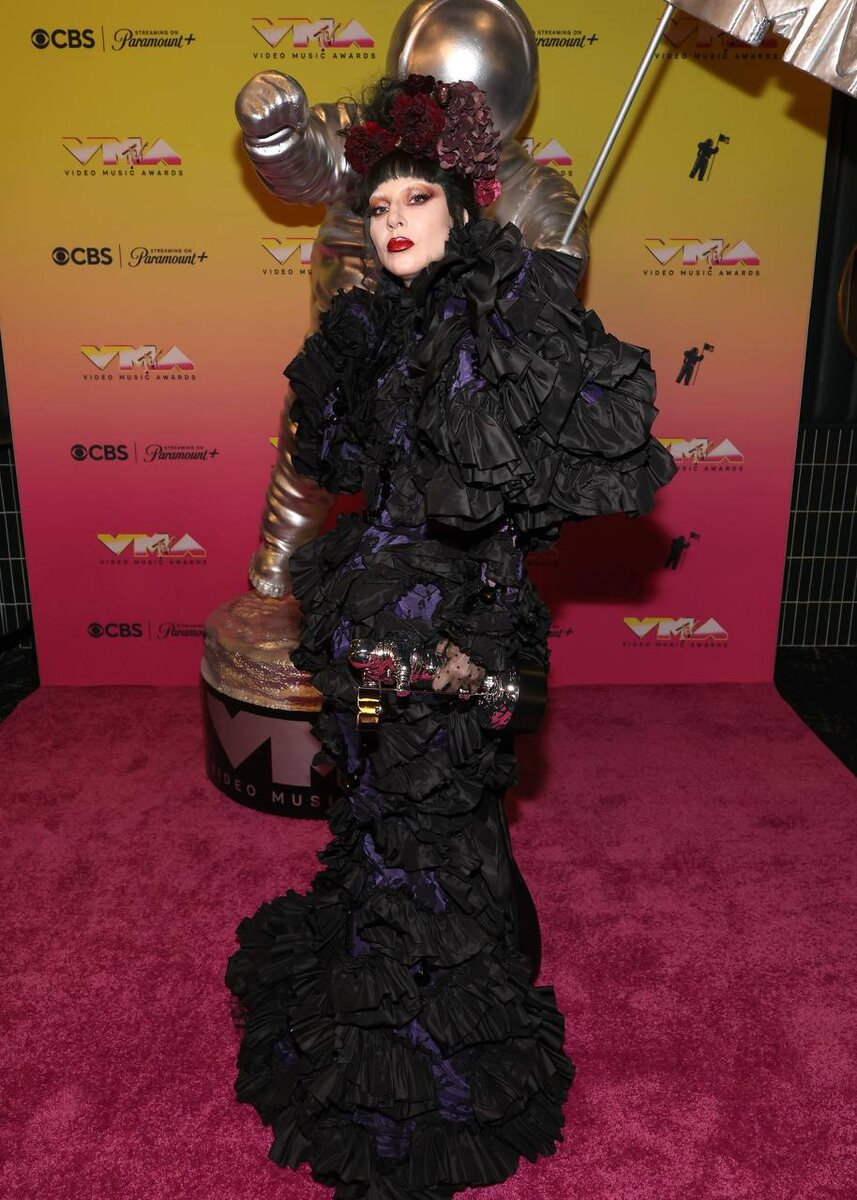 Леди Гага в Marc Jacobs на церемонии вручения наград MTV Video Music Awards 2025 в UBS Arena 07 сентября 2025 года в Элмонте, штат Нью-Йорк. Kevin Kane / Getty Images. 