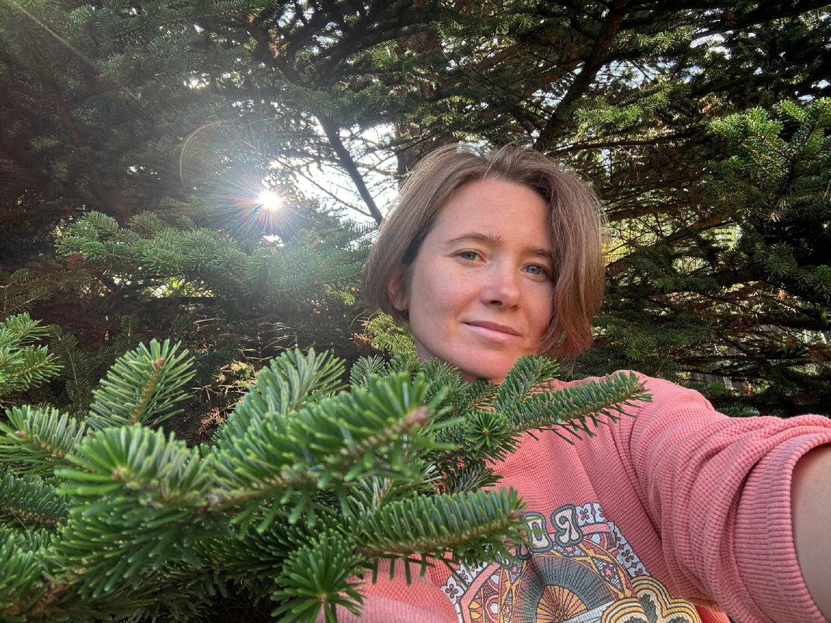 Приветствую вас. Меня зовут Ирина и на своем канале я делюсь тем, что интересно мне в данный момент времени. 