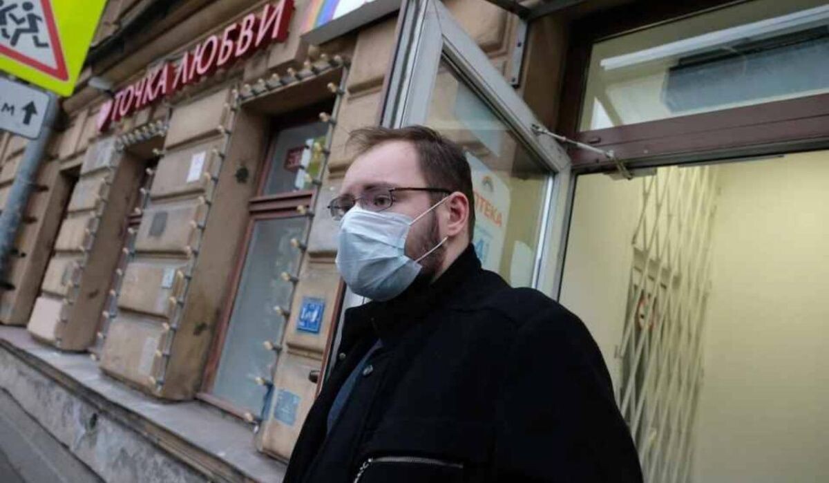     Мужчина в маске. Источник: kp.ru Автор фото: Артем Килькин