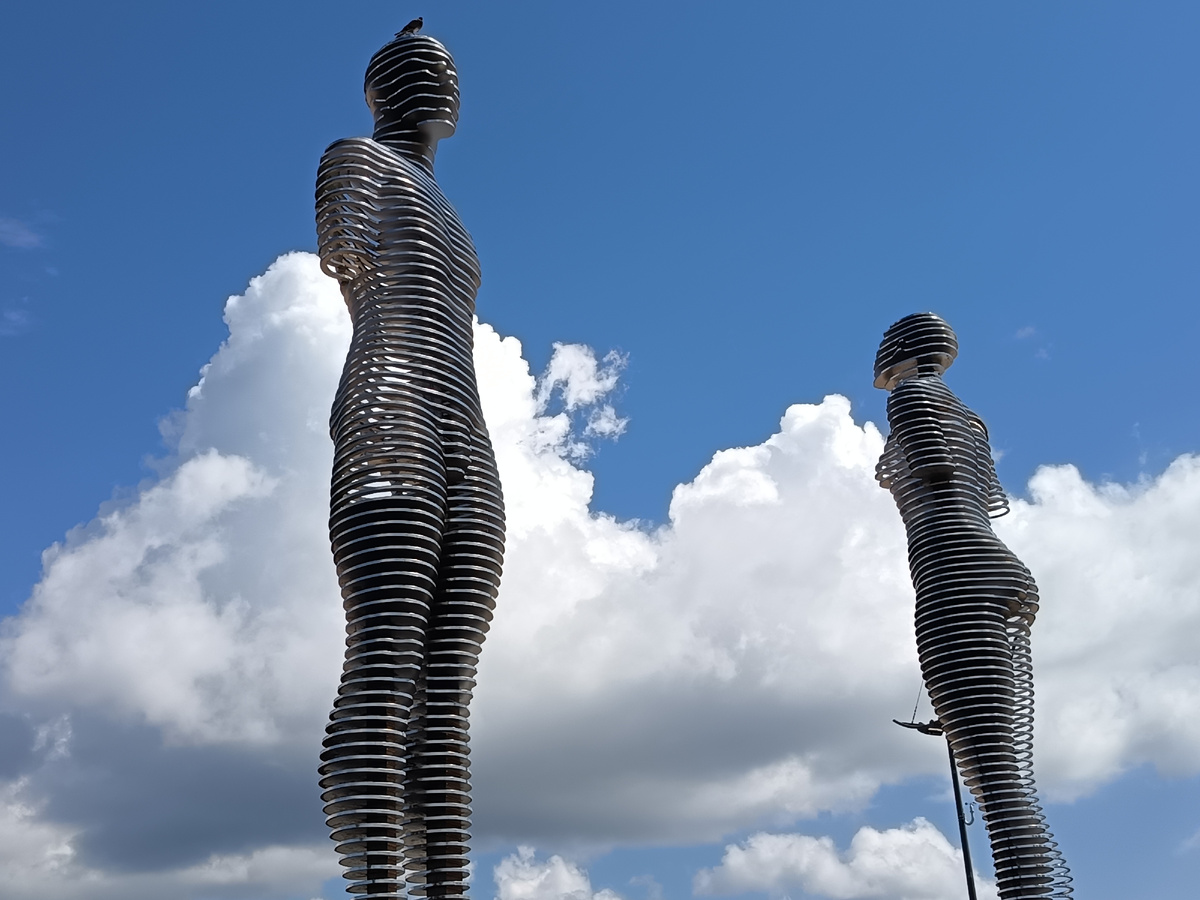 Статуя Али и Нино в Батуми