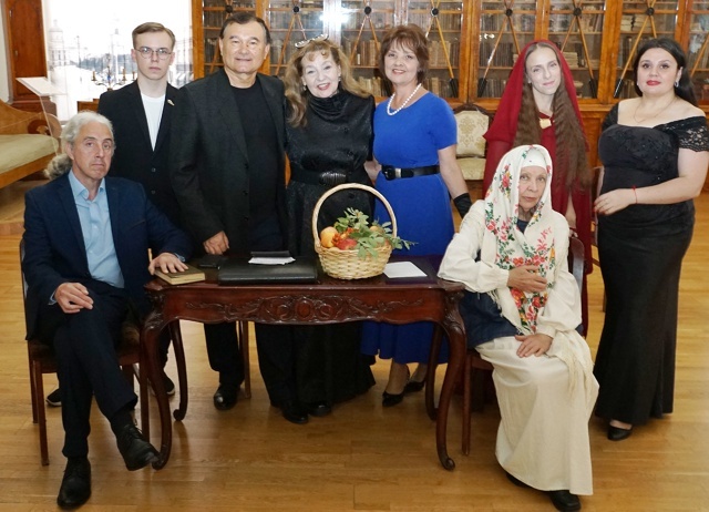 Авторы и исполнители спектакля «Сад Куприна» в Пензенском Литературном музее 