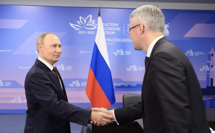 Владимир Путин на ВЭФ-2025 встретился с губернатором Камчатки / фото: пресс-служба правительства Камчатского края 