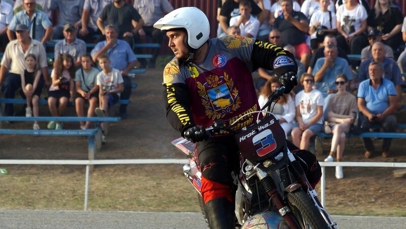    Капитан ипатовских мотоболистов Сергей Крошка Фото: МК «Колос»