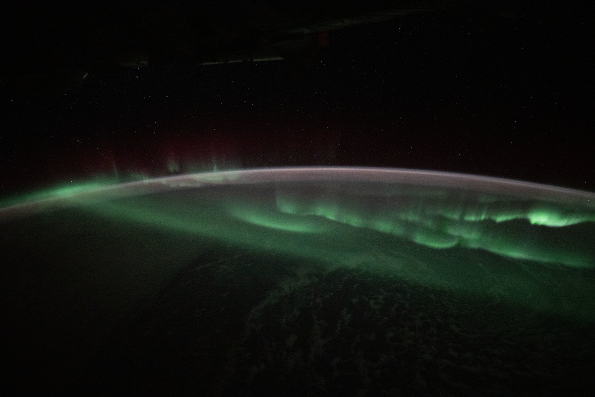 Полярное сияние, запечатлённое с борта МКС. Источник: NASA  📷

