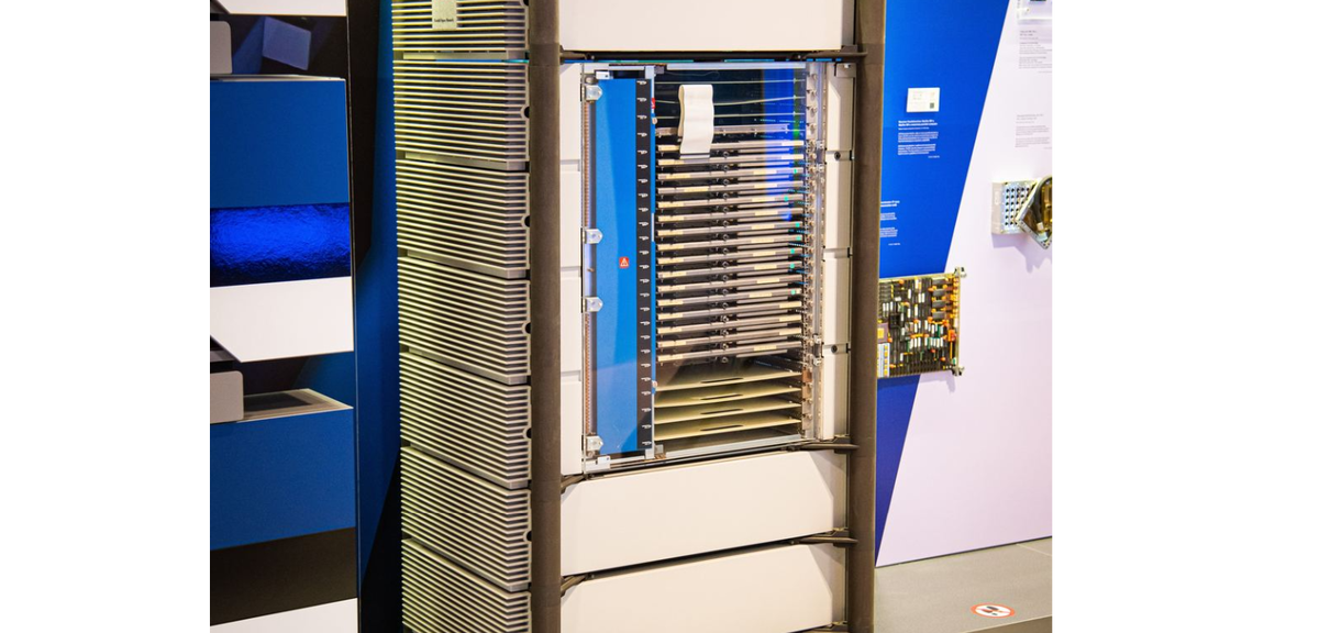 Суперкомпьютер KSR1 Единственное фото в приличном разрешении этой редкой машины.