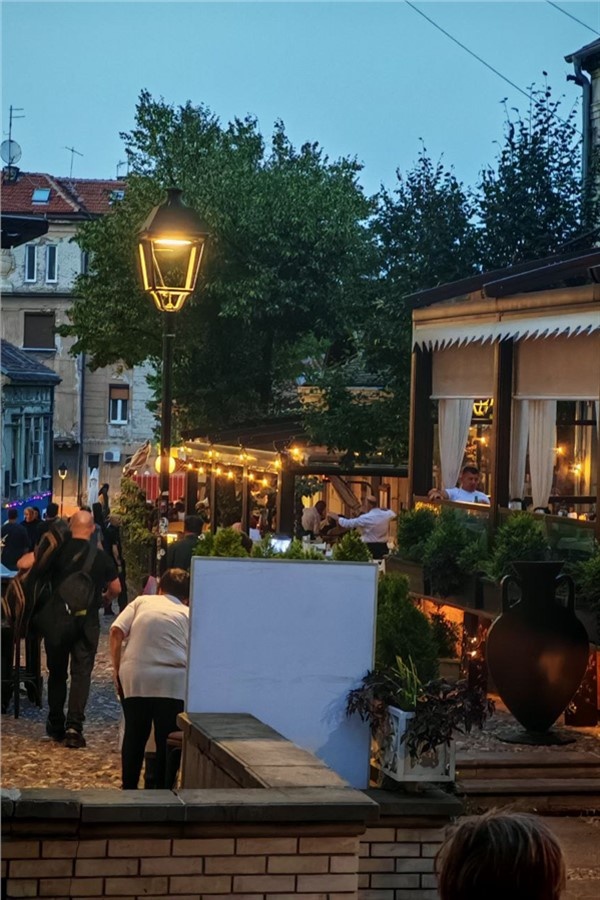 Одна из колоритных улиц, называется Скадарлия