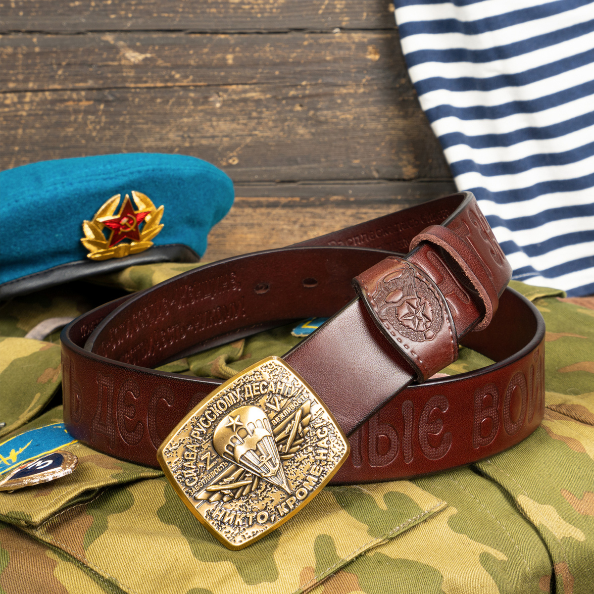 Кожаный ремень «Слава Русскому Десанту» вишнёвого цвета бренда Великоросс