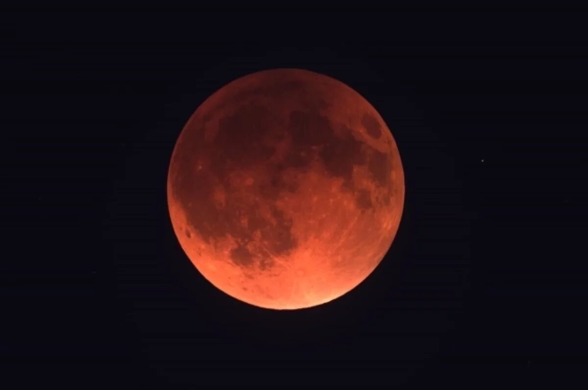    Астраханцы сняли Кровавую луну — впечатляющее затмение последних лет