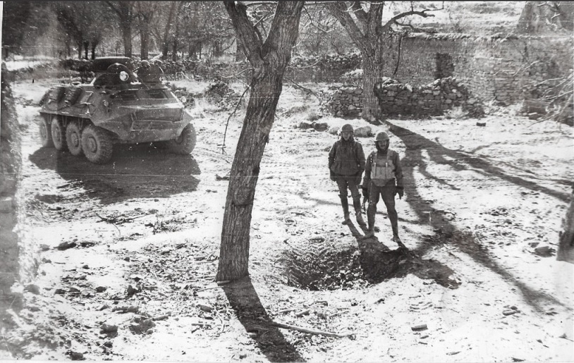 Панджшер, кишлак Заманкор, воронка после подрыва. В Баранхеле также имелись подобные, но их никто не удосужился сфотографировать.