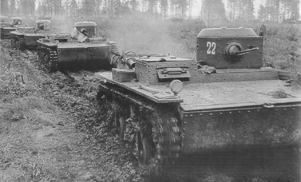 Отдельный легко-танковый батальон на марше. Сентябрь 1942 г