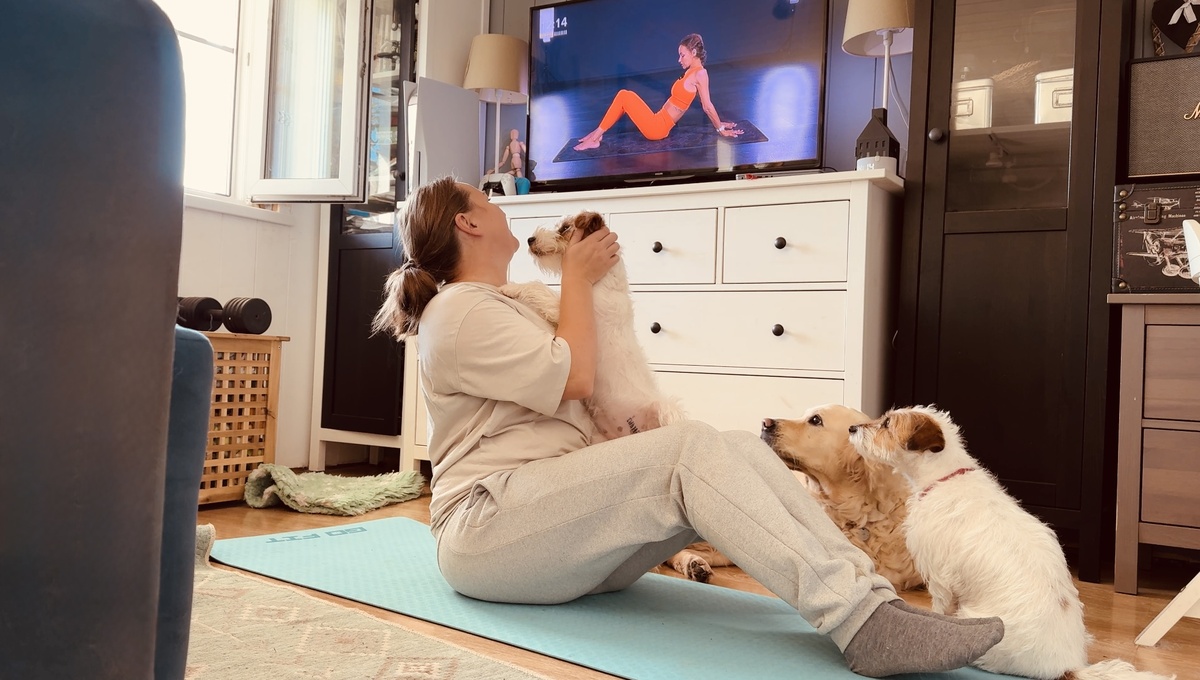 Когда я занимаюсь – я не одна. Пёсики помогают.