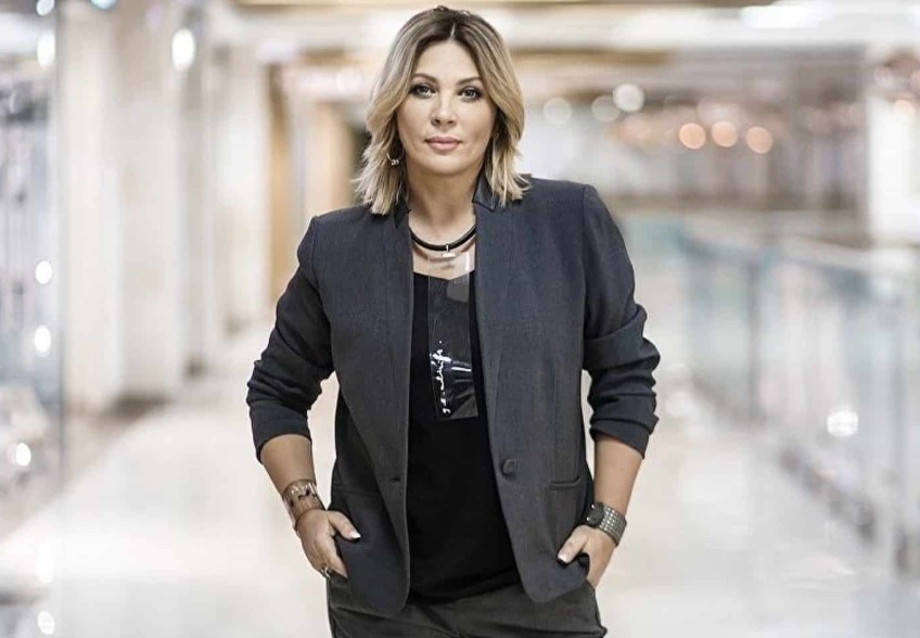 Светлана Анатольевна Назаренко, более известная под сценическим псевдонимом Ая — российская и кыргызстанская певица, вокалистка группы «Город 312»