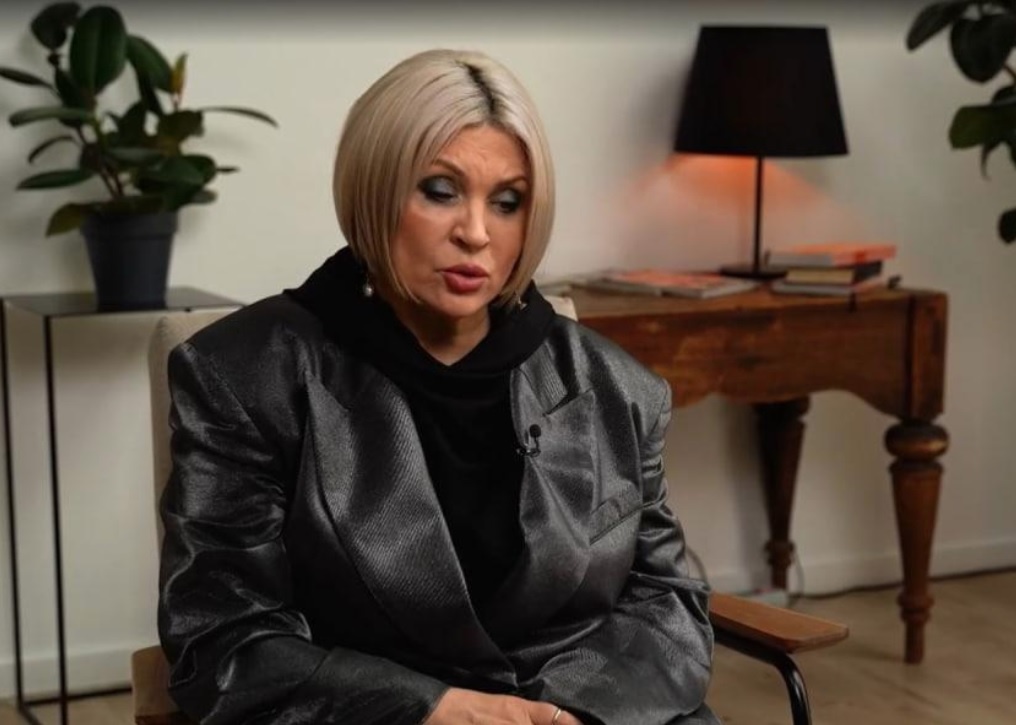 Певица Ая на интервью, 2025 год