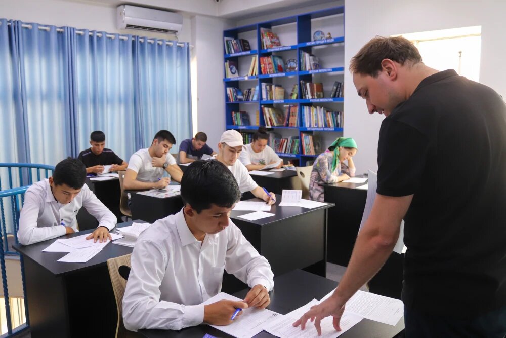    Экзамен ТГУ в Русском доме в Худжанде, © предоставлено Михаилом Бараксановым