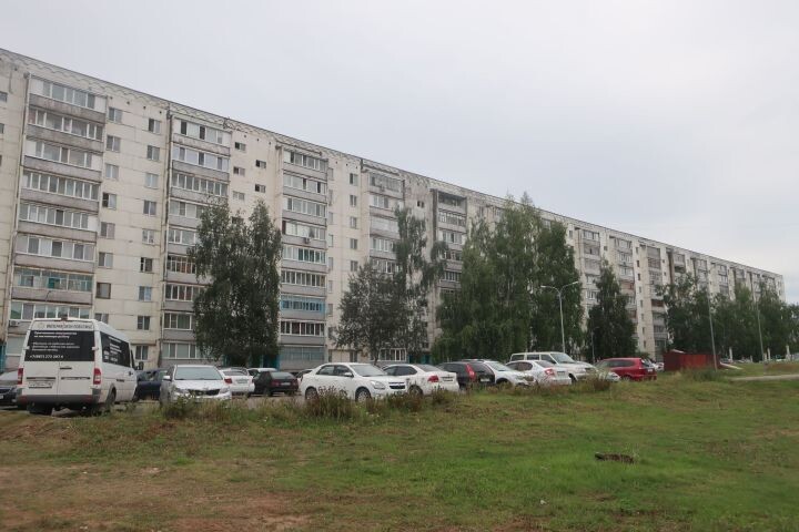 Дом №40 на проспекте Строителей самый длинный: 250 м, 10 подъездов, 369 квартир и порядка 1500 жильцов!