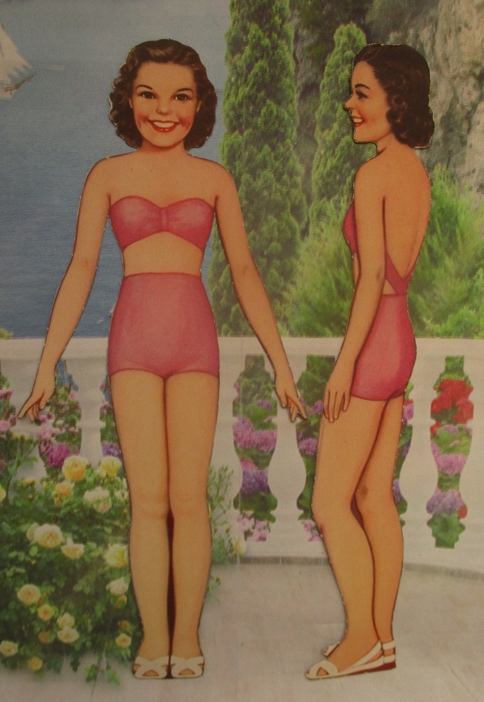 Две куклы набора в купальниках.