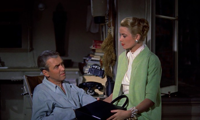 Кадр из фильма "Окно во двор" (1954)