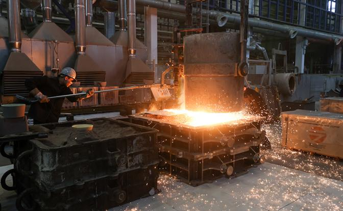 На фото: цех Обуховского завода (Фото: Александр Демьянчук/ТАСС)