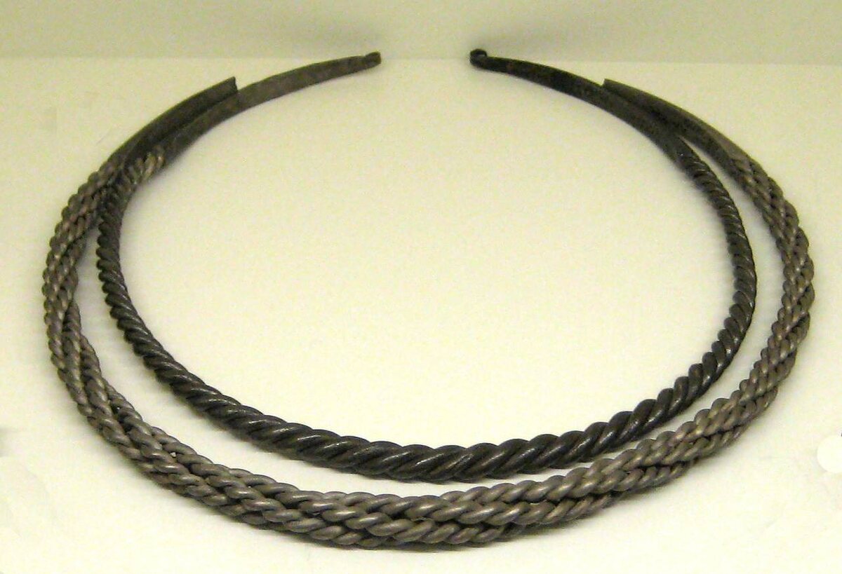 Гривна (украшение).