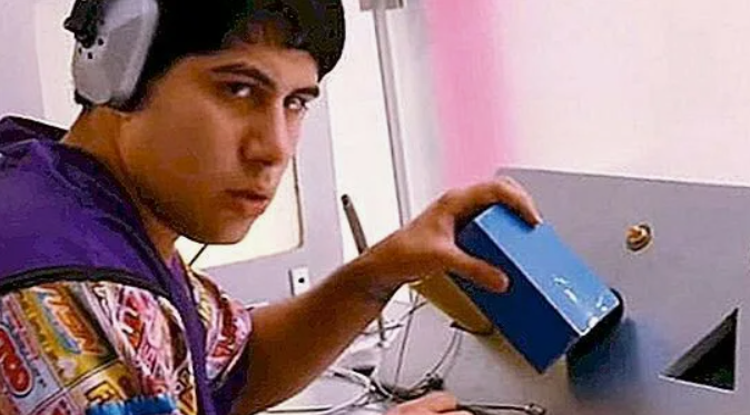 Насколько помню, таким образом в фильме назначи в правительство. Мол, пройдёшь тест и ты уже получил высокий пост.