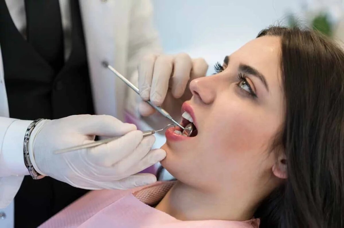    Профессиональные стоматологи настоятельно рекомендуют проходить регулярные осмотры, которые включают проверку состояния пломб.