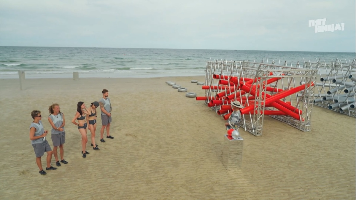 Зеркальная тумба у Мити почти невидима