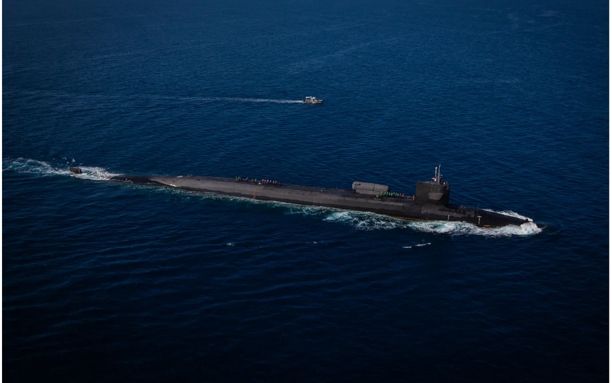 Атомная подводная лодка с управляемыми ракетами ВМС США. Подобная подводная лодка доставила группу спецназа ВМС США в воды у берегов Северной Кореи в 2019 году. Источник Корпус морской пехоты США.
