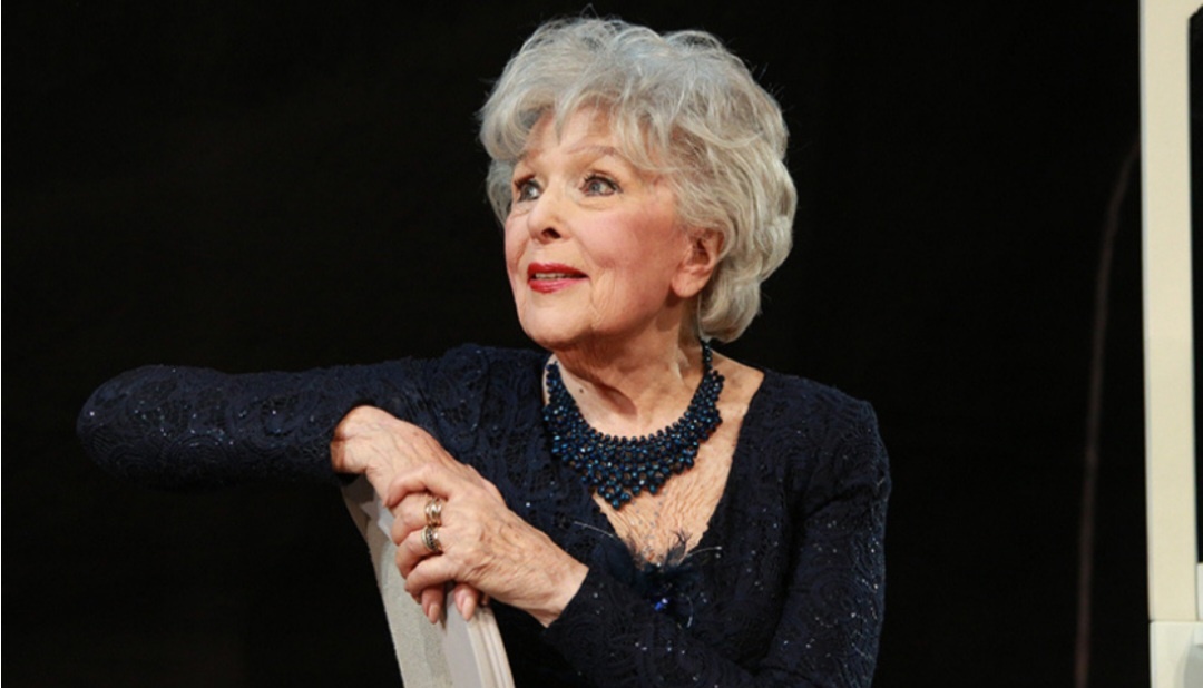 Вера всегда видит свет и замечает всю любовь и рядом ходят еще и надежды