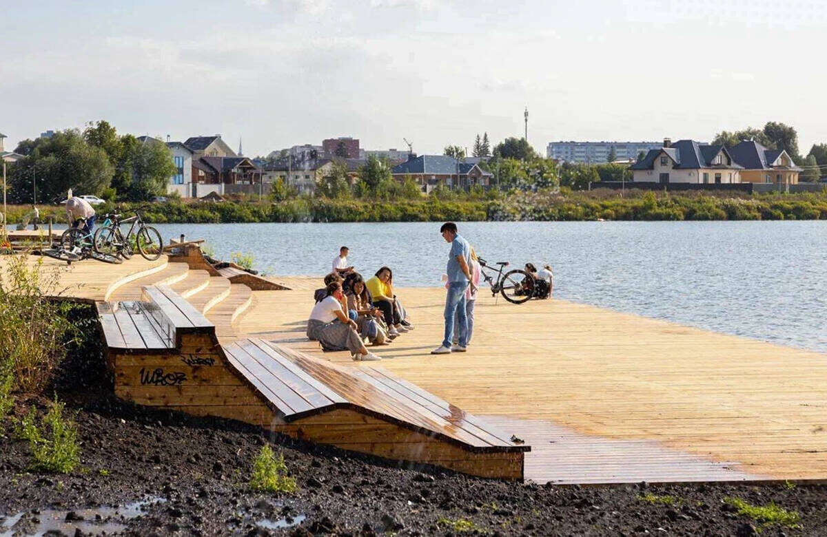 «За десять лет в Альметьевске обновлено восемь общественных пространств, включая Городское озеро, Каскад прудов, улицы и бульвары»Фото: пресс-служба Альметьевского района