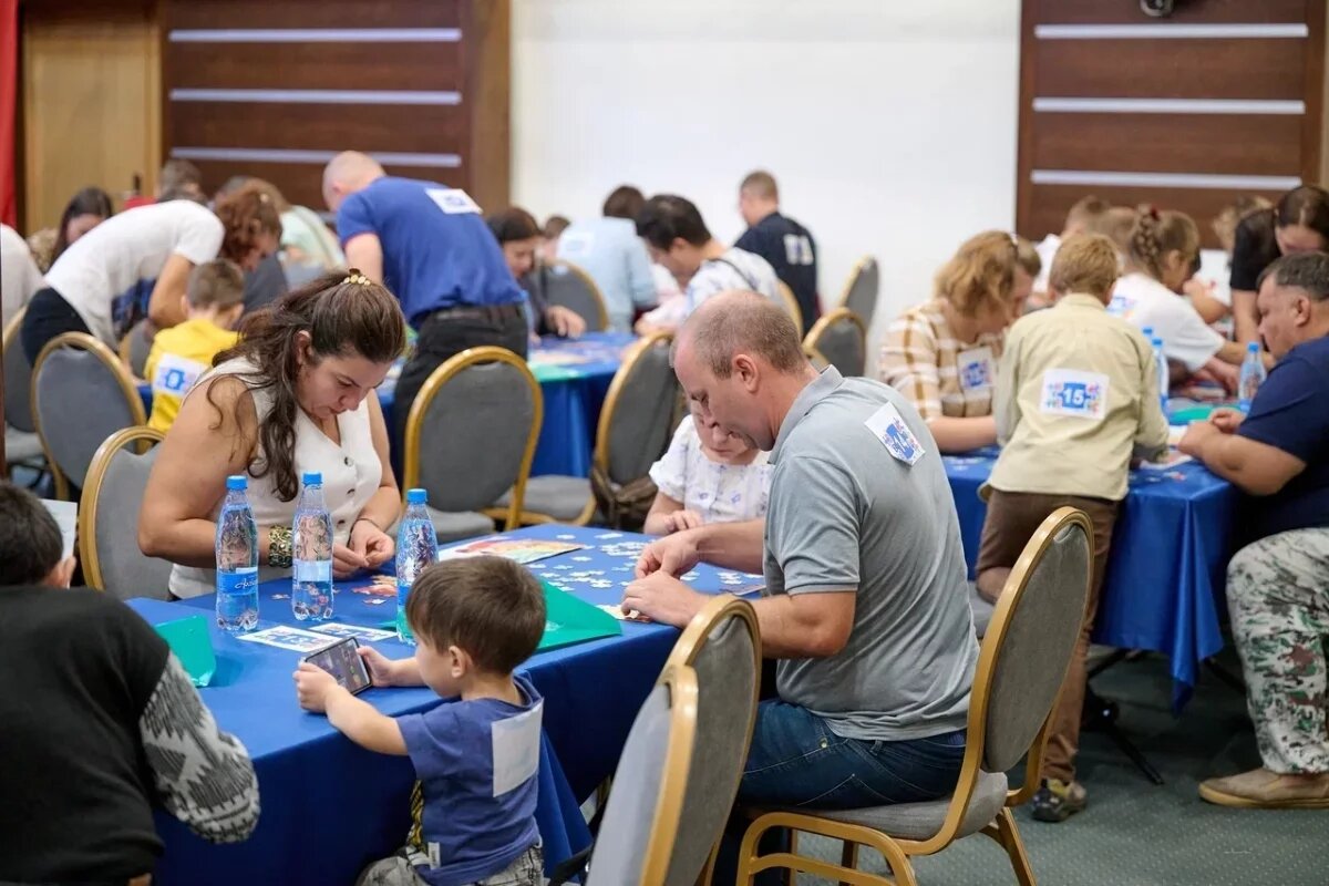    В Тюмени прошел семейный чемпионат по собиранию пазлов