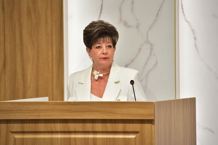    Российская экономика развивается «в условиях высокой неопределенности», отметила в своем докладе заместитель руководителя исполкома Челнов Наталия Кропотова.   
Фото: nabchelny.ru