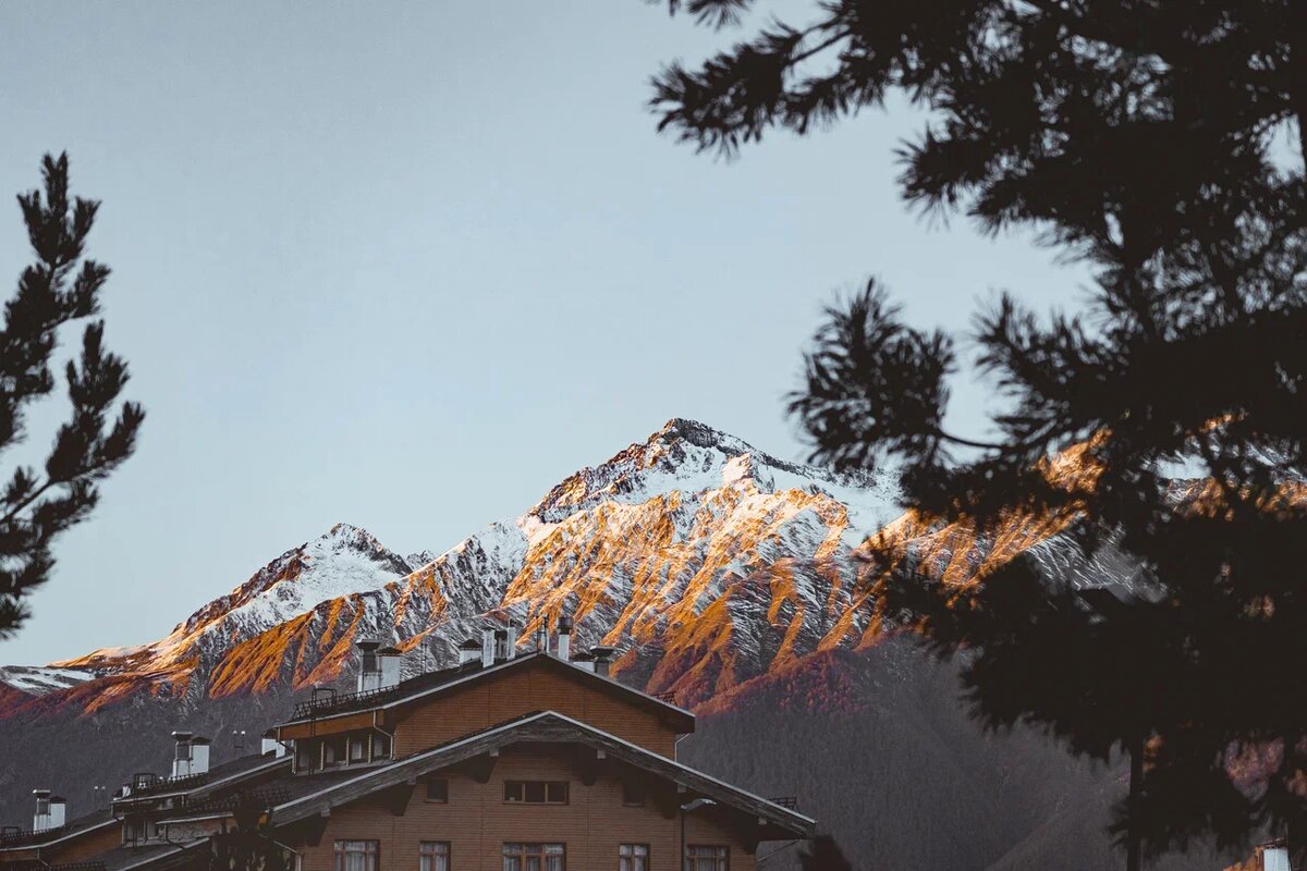 Отель Green Flow, Роза Хутор. Инфинити-бассейн среди гор